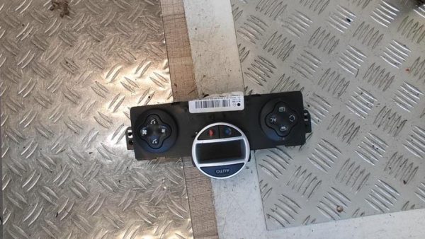 Commande chauffage RENAULT CLIO 3 PHASE 2 BREAK Diesel - Image 1