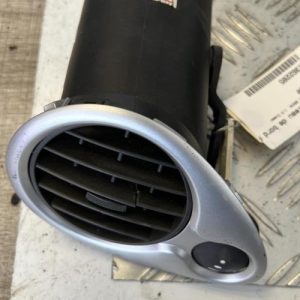 Aerateur tableau de bord avant gauche RENAULT CLIO 3 PHASE 1 BREAK Diesel - Image 1
