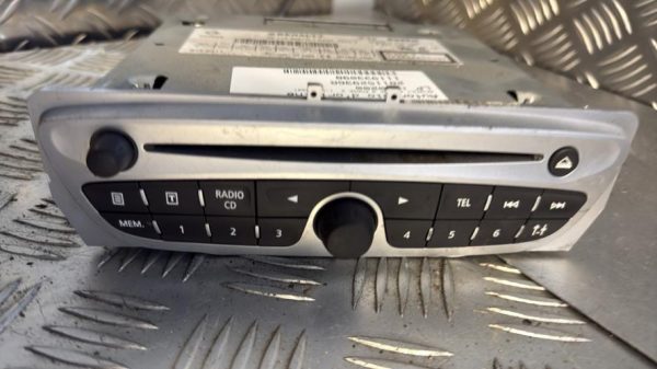 Autoradio d'origine RENAULT MEGANE 3 PHASE 2 Diesel - Image 2