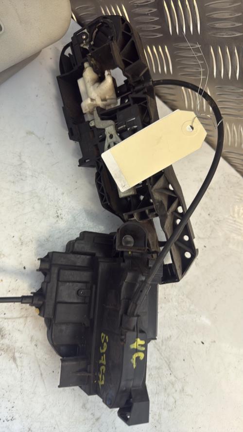 Serrure avant gauche RENAULT MEGANE 3 PHASE 1 BREAK Diesel - Image 1
