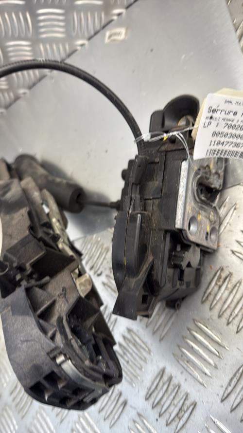 Serrure avant gauche RENAULT MEGANE 3 PHASE 1 Diesel - Image 1