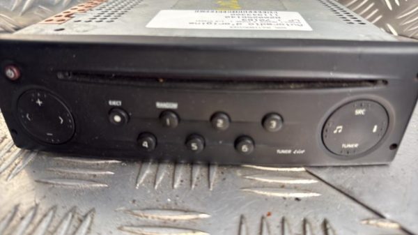Autoradio d'origine RENAULT MEGANE 2 PHASE 1 Diesel - Image 1