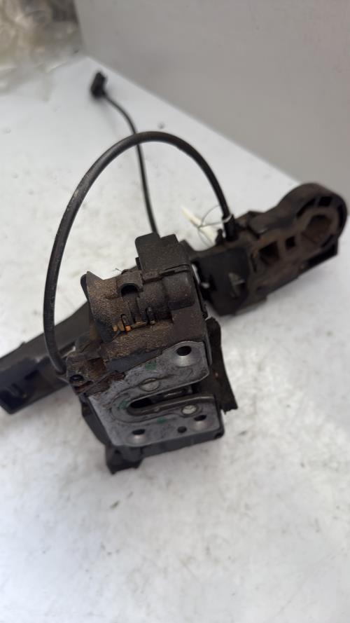 Serrure avant gauche RENAULT CLIO 3 PHASE 1 Essence - Image 1