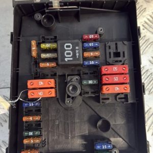 Porte fusible VOLKSWAGEN TOURAN 1 PHASE 1 Essence - Image 1