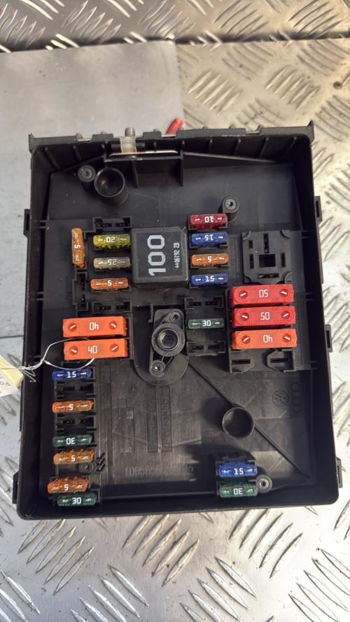 Porte fusible VOLKSWAGEN TOURAN 1 PHASE 1 Essence - Image 1