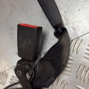 Attache ceinture arriere droit AUDI A1 1 SPORTBACK PHASE 1 Diesel - Image 1