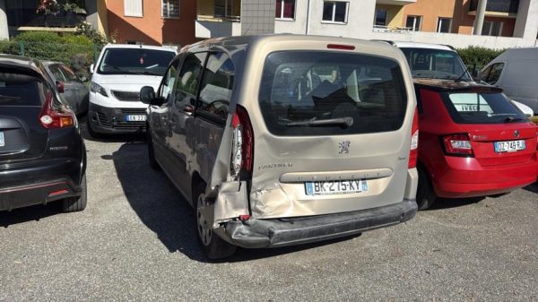 Platine feu arriere droit PEUGEOT PARTNER 2 PHASE 1 Diesel - Image 4