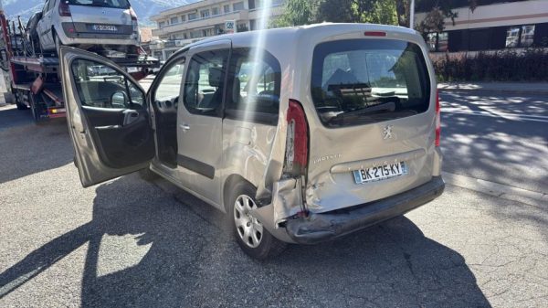 Platine feu arriere droit PEUGEOT PARTNER 2 PHASE 1 Diesel - Image 8