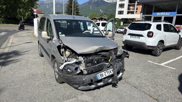 Platine feu arriere droit PEUGEOT PARTNER 2 PHASE 1 Diesel - Image 9