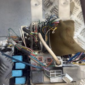 Porte fusible TOYOTA RAV4 3 PHASE 1 Diesel - Image 1