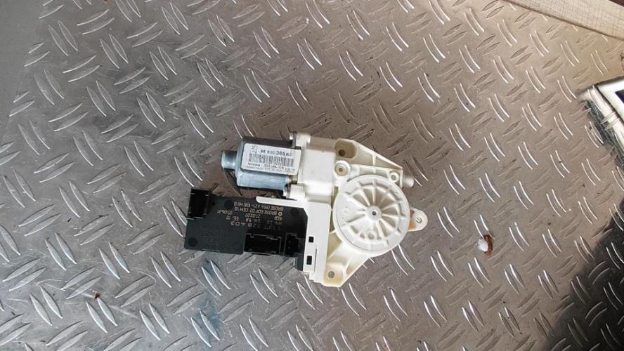 Moteur leve vitre avant droit PEUGEOT 407 PHASE 1 Diesel - Image 2