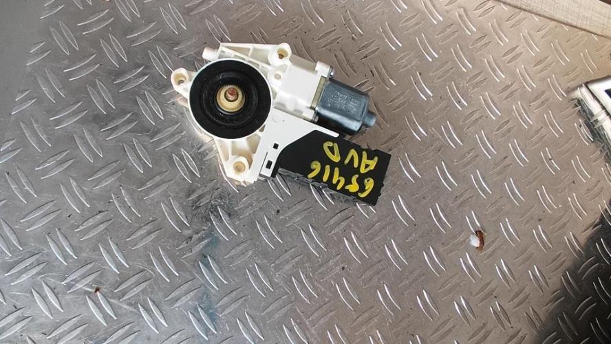 Moteur leve vitre avant droit PEUGEOT 407 PHASE 1 Diesel - Image 3