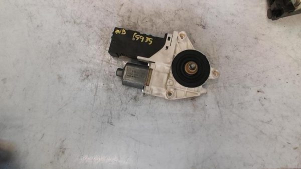 Moteur leve vitre avant droit PEUGEOT 407 PHASE 1 BREAK Diesel - Image 1