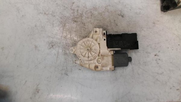 Moteur leve vitre avant droit PEUGEOT 407 PHASE 1 BREAK Diesel - Image 2