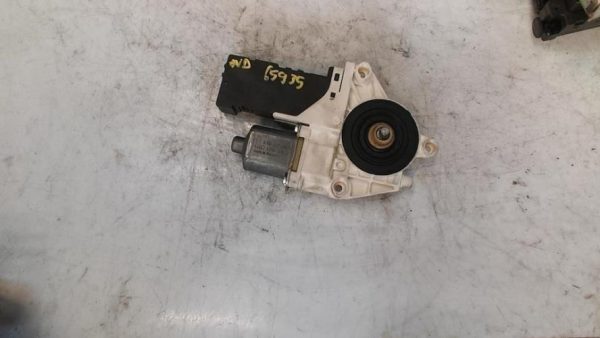 Moteur leve vitre avant droit PEUGEOT 407 PHASE 1 BREAK Diesel - Image 3
