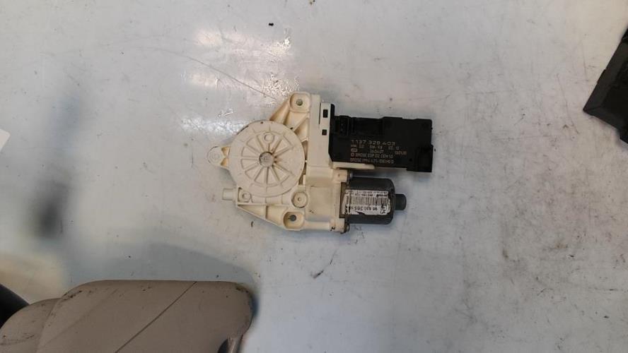 Moteur leve vitre avant droit PEUGEOT 407 PHASE 1 Diesel - Image 1
