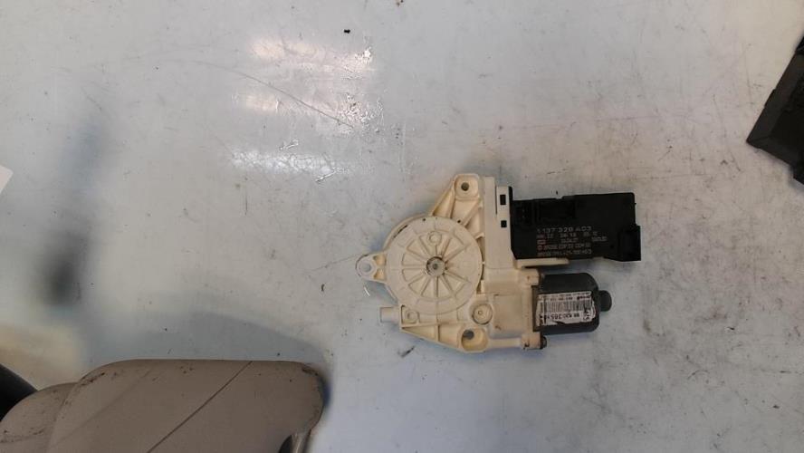 Moteur leve vitre avant droit PEUGEOT 407 PHASE 1 Diesel - Image 2