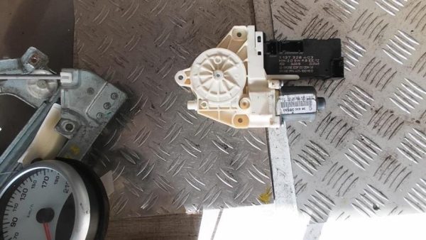 Moteur leve vitre avant droit PEUGEOT 407 PHASE 1 Diesel - Image 1