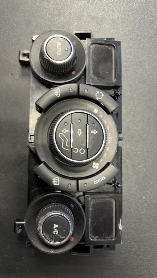 Commande chauffage PEUGEOT 308 1 SW PHASE 1 BREAK Diesel - Image 1