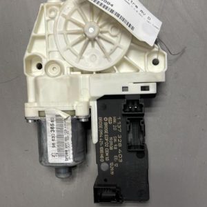Moteur leve vitre avant droit PEUGEOT 407 PHASE 1 Diesel - Image 1