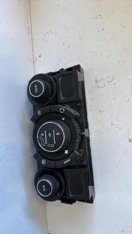 Commande chauffage PEUGEOT 308 1 SW PHASE 1 BREAK Diesel - Image 1