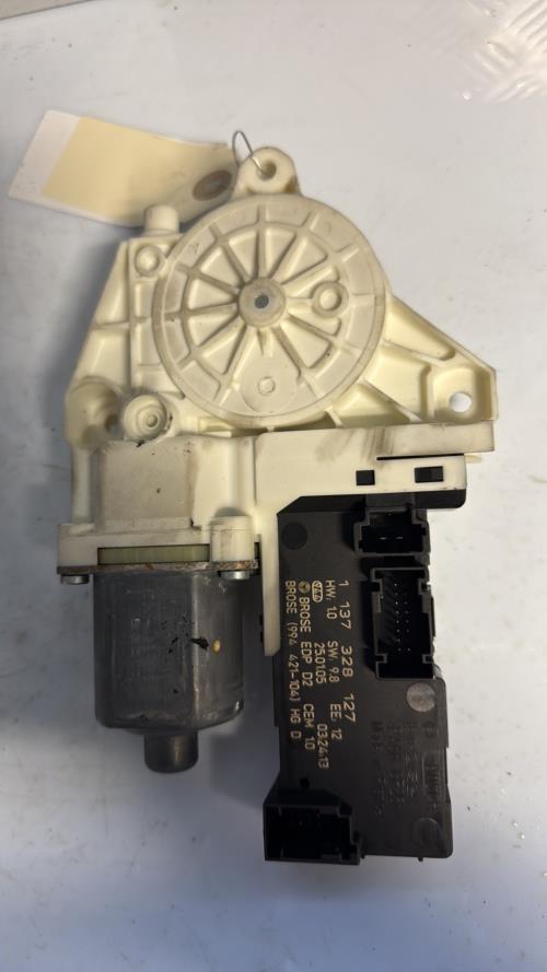 Moteur leve vitre avant droit PEUGEOT 407 PHASE 1 Diesel - Image 3