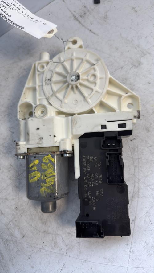Moteur leve vitre avant droit PEUGEOT 407 PHASE 1 Diesel - Image 2