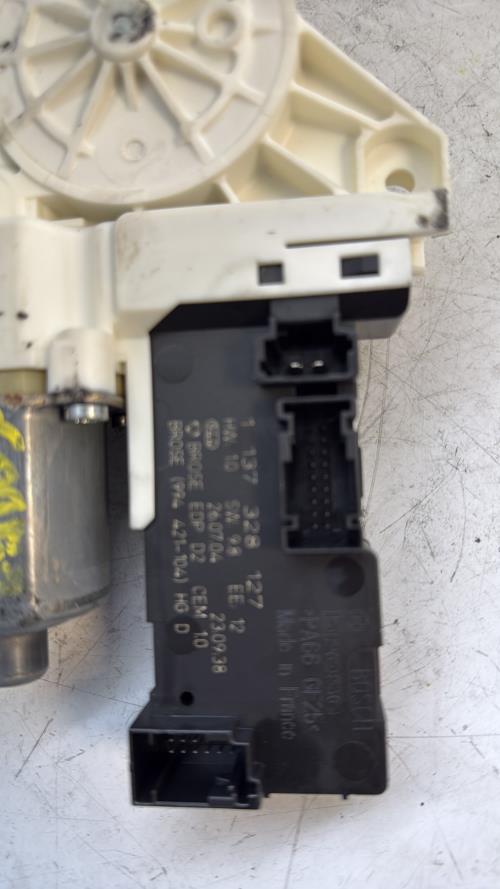 Moteur leve vitre avant droit PEUGEOT 407 PHASE 1 Diesel - Image 3