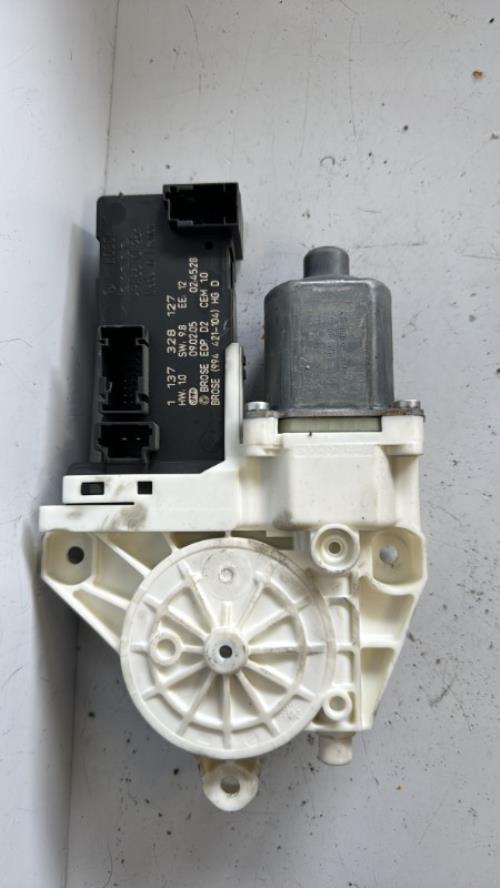 Moteur leve vitre avant droit PEUGEOT 407 PHASE 1 Diesel - Image 1