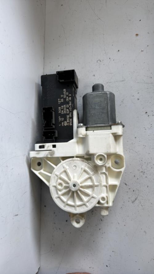 Moteur leve vitre avant droit PEUGEOT 407 PHASE 1 Diesel - Image 3