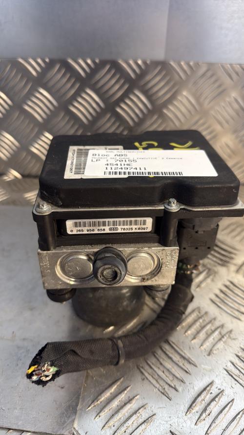 Bloc ABS (freins anti-blocage) PEUGEOT 407 PHASE 1 Essence - Image 2