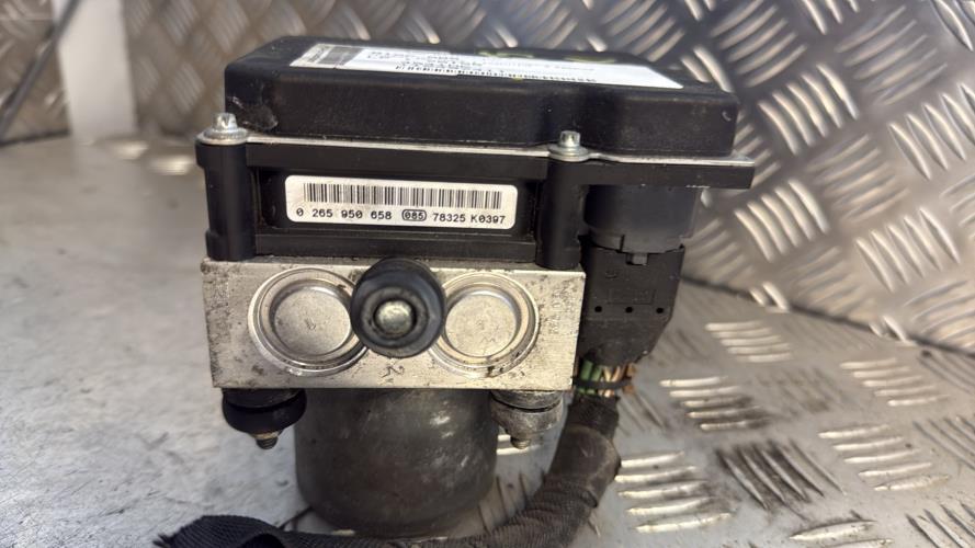 Bloc ABS (freins anti-blocage) PEUGEOT 407 PHASE 1 Essence - Image 3