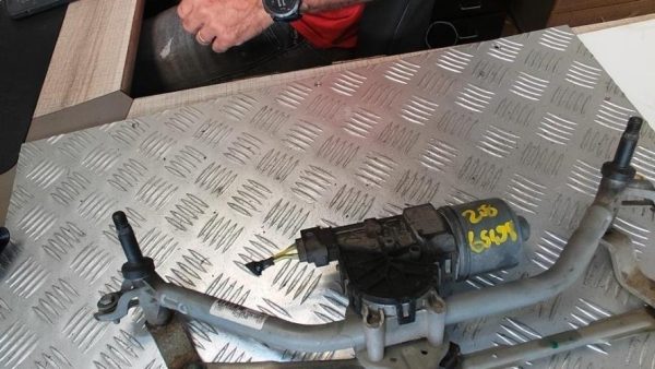 Moteur essuie glace avant PEUGEOT 208 1 PHASE 1 Diesel - Image 1