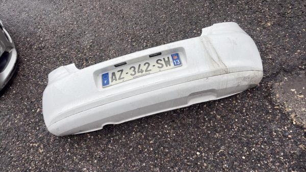 Pare choc arriere VOLKSWAGEN POLO 5 PHASE 1 Essence - Image 3