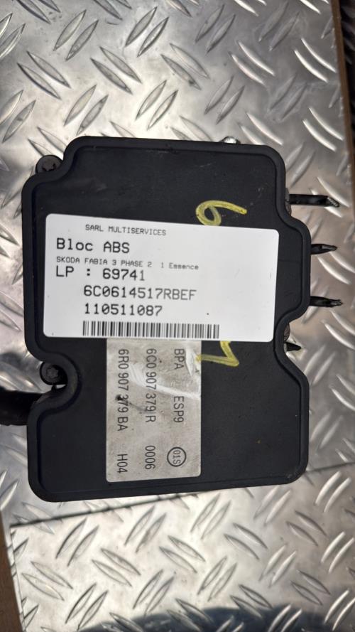 Bloc ABS (freins anti-blocage) SKODA FABIA 3 PHASE 2 Essence - Image 2
