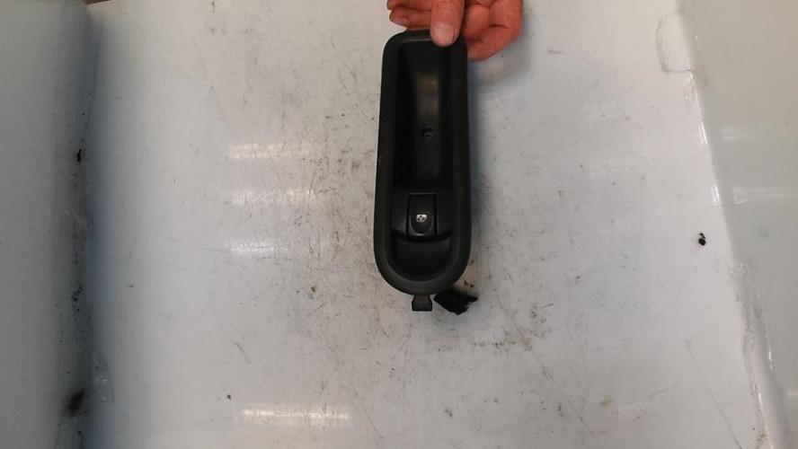 Interrupteur de leve vitre avant droit RENAULT TWINGO 2 PHASE 2 Diesel - Image 3