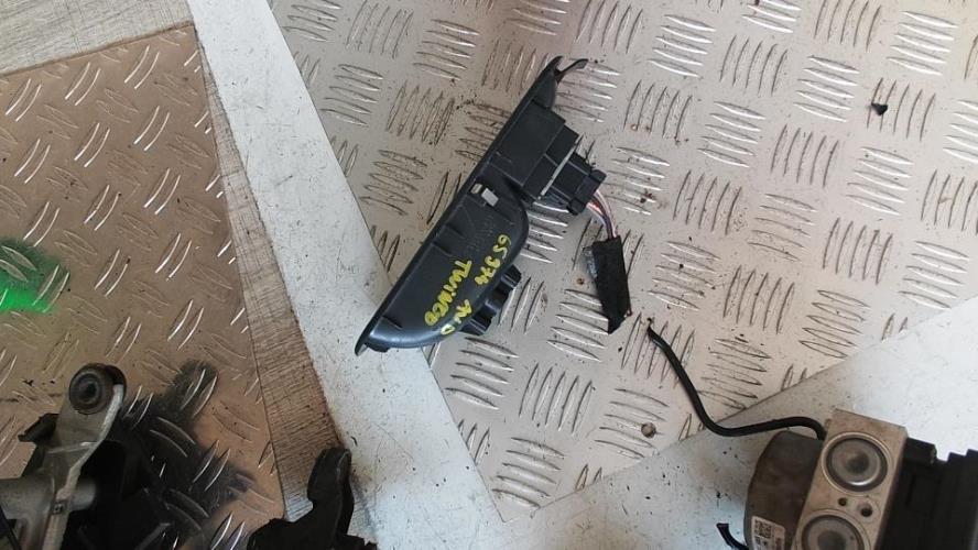 Interrupteur de leve vitre avant droit RENAULT TWINGO 2 PHASE 1 Essence - Image 3
