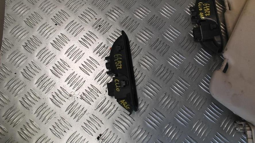 Interrupteur de leve vitre arriere gauche RENAULT CLIO 3 PHASE 2 Diesel - Image 1