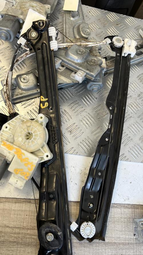 Leve vitre electrique arriere gauche PEUGEOT 308 2 PHASE 1 Diesel - Image 1