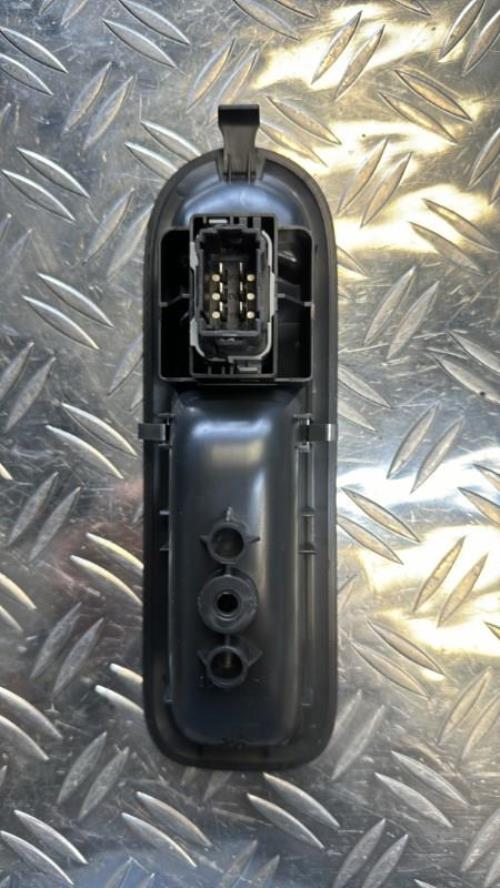 Interrupteur de leve vitre avant droit RENAULT TWINGO 2 PHASE 1 Diesel - Image 3