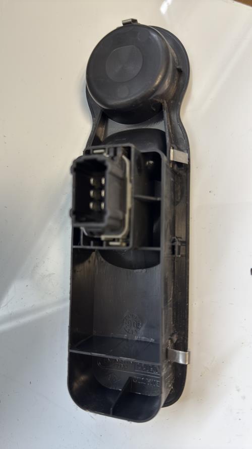 Interrupteur de leve vitre avant droit RENAULT MODUS PHASE 1 Essence - Image 3