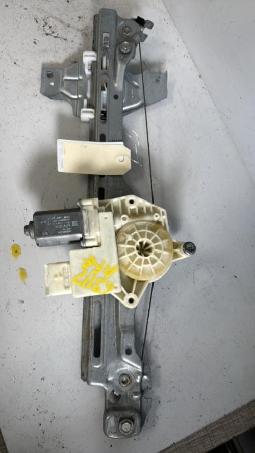 Leve vitre electrique arriere gauche PEUGEOT 308 2 PHASE 1 Diesel - Image 2