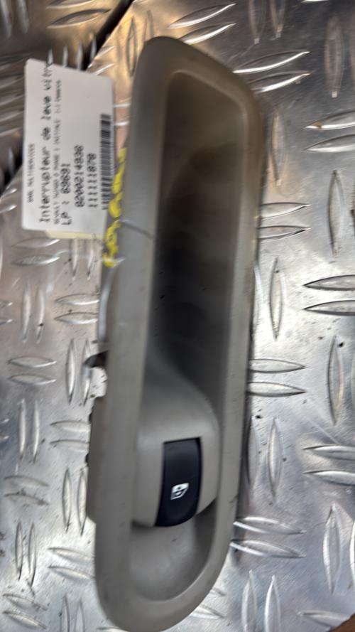 Interrupteur de leve vitre avant droit RENAULT TWINGO 2 PHASE 1 Essence - Image 4