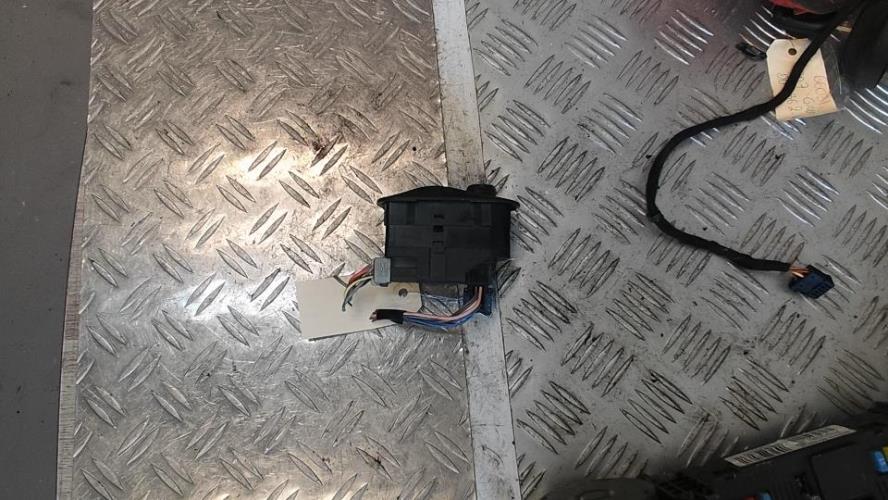 Interrupteur de leve vitre avant gauche PEUGEOT 206 PHASE 1 Essence - Image 3