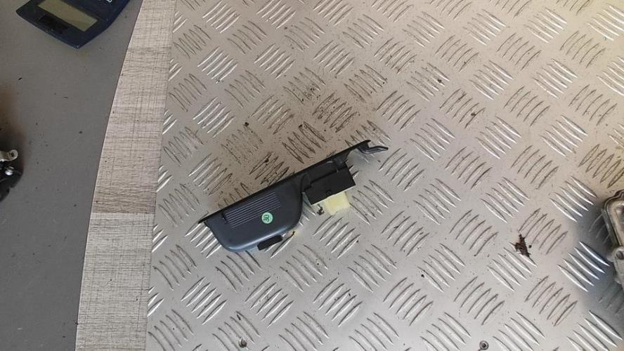 Interrupteur de leve vitre avant droit RENAULT CLIO 4 PHASE 1 Diesel - Image 2