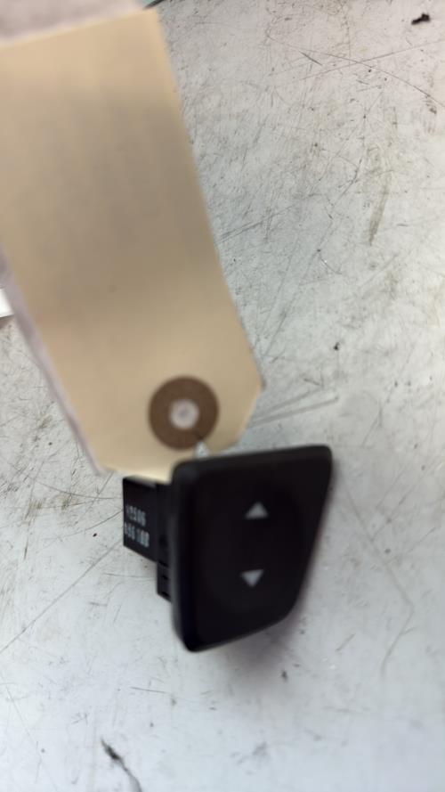 Interrupteur de leve vitre TOYOTA YARIS 2 PHASE 1 Diesel - Image 1