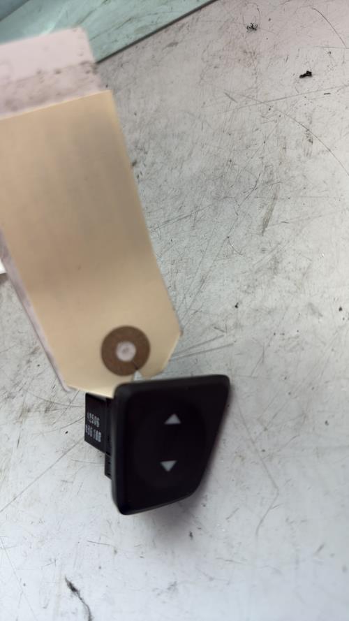 Interrupteur de leve vitre TOYOTA YARIS 2 PHASE 1 Diesel - Image 2