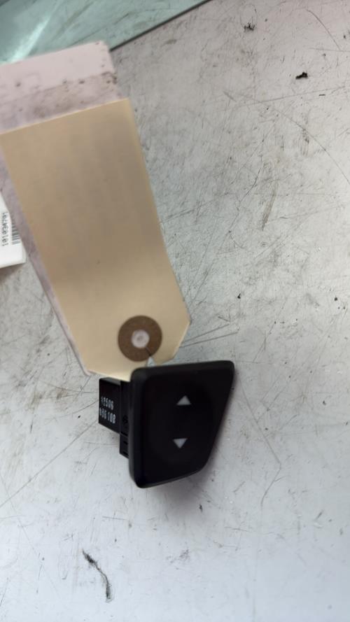 Interrupteur de leve vitre TOYOTA YARIS 2 PHASE 1 Diesel - Image 4