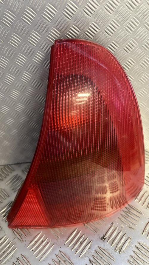 Feu arriere principal droit (feux) RENAULT CLIO 2 PHASE 1 Essence - Image 1