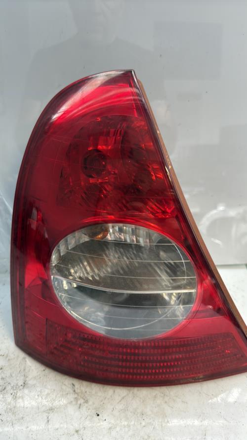 Feu arriere principal gauche (feux) RENAULT CLIO 2 PHASE 2 Essence - Image 2